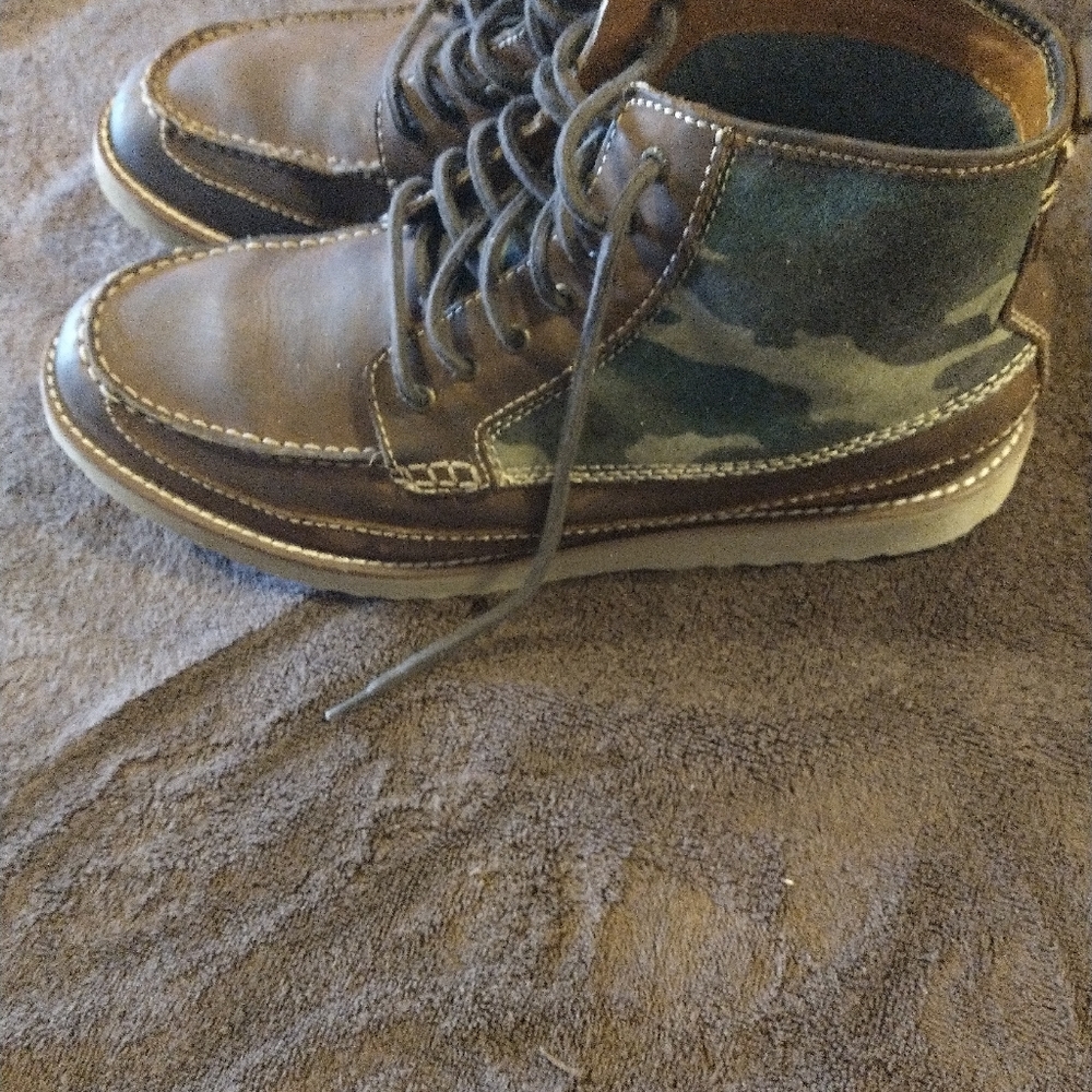 Boots - Picture 3 of 6